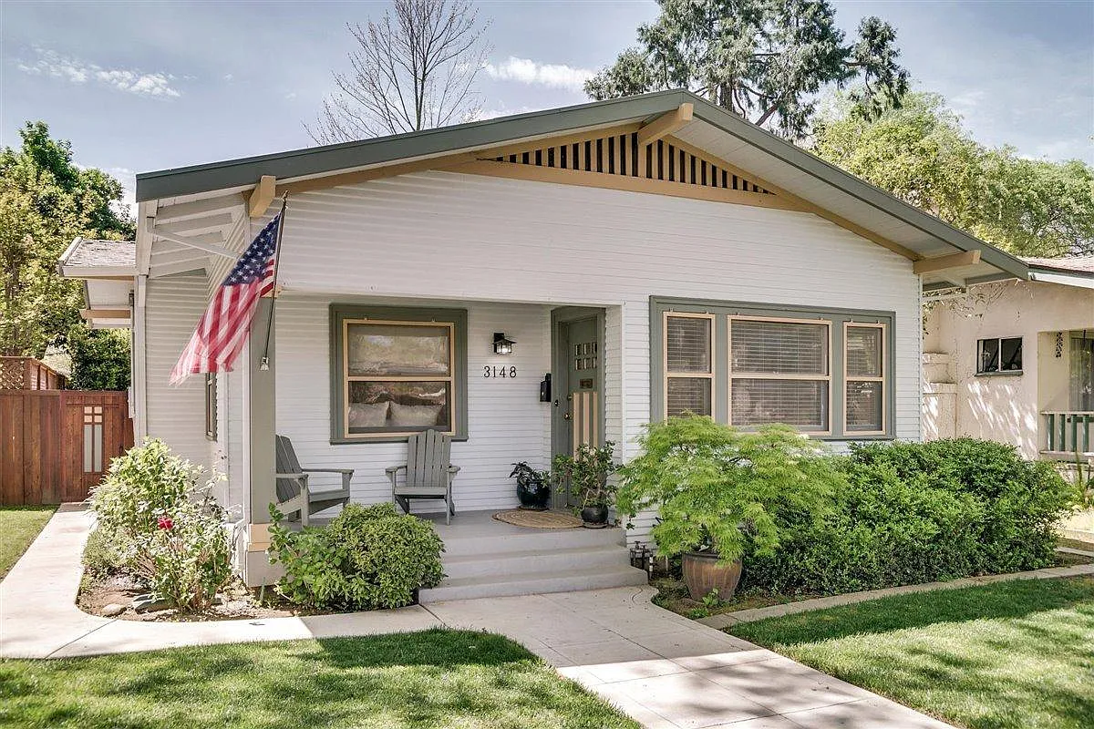 3148 D St photo 1