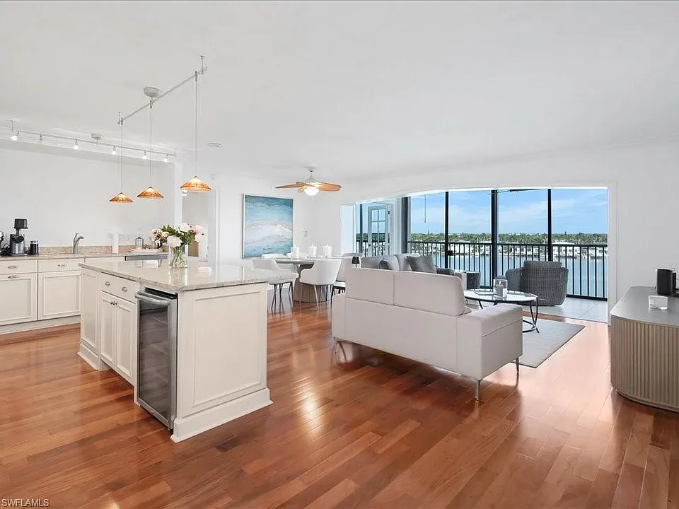2750 Gulf Shore Blvd N #602