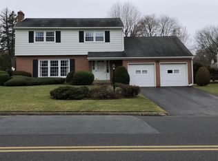 976 Springhouse Rd, Allentown, PA 18104