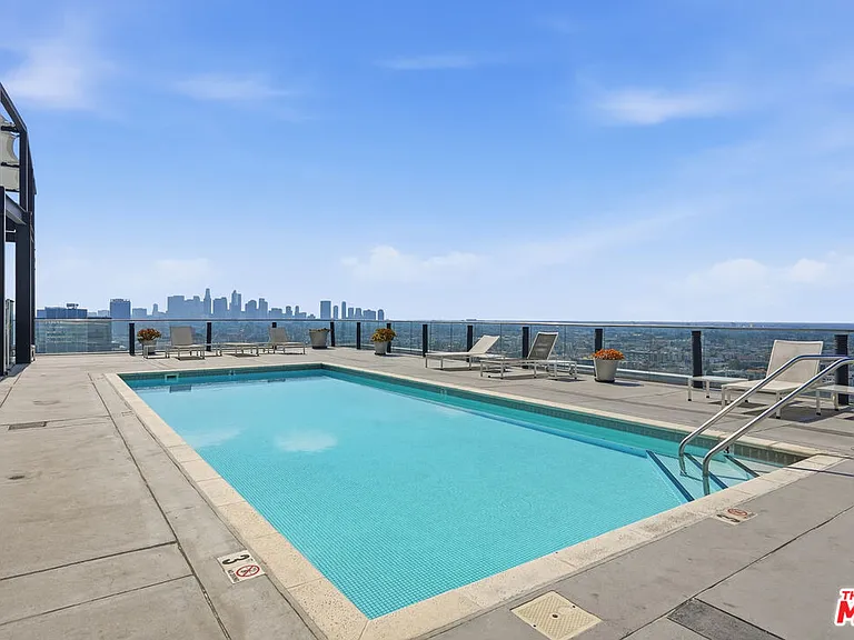 3810 Wilshire Blvd #1609 — Photo 19