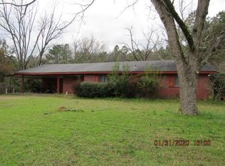 14 County Road 166, Louin, MS 39338