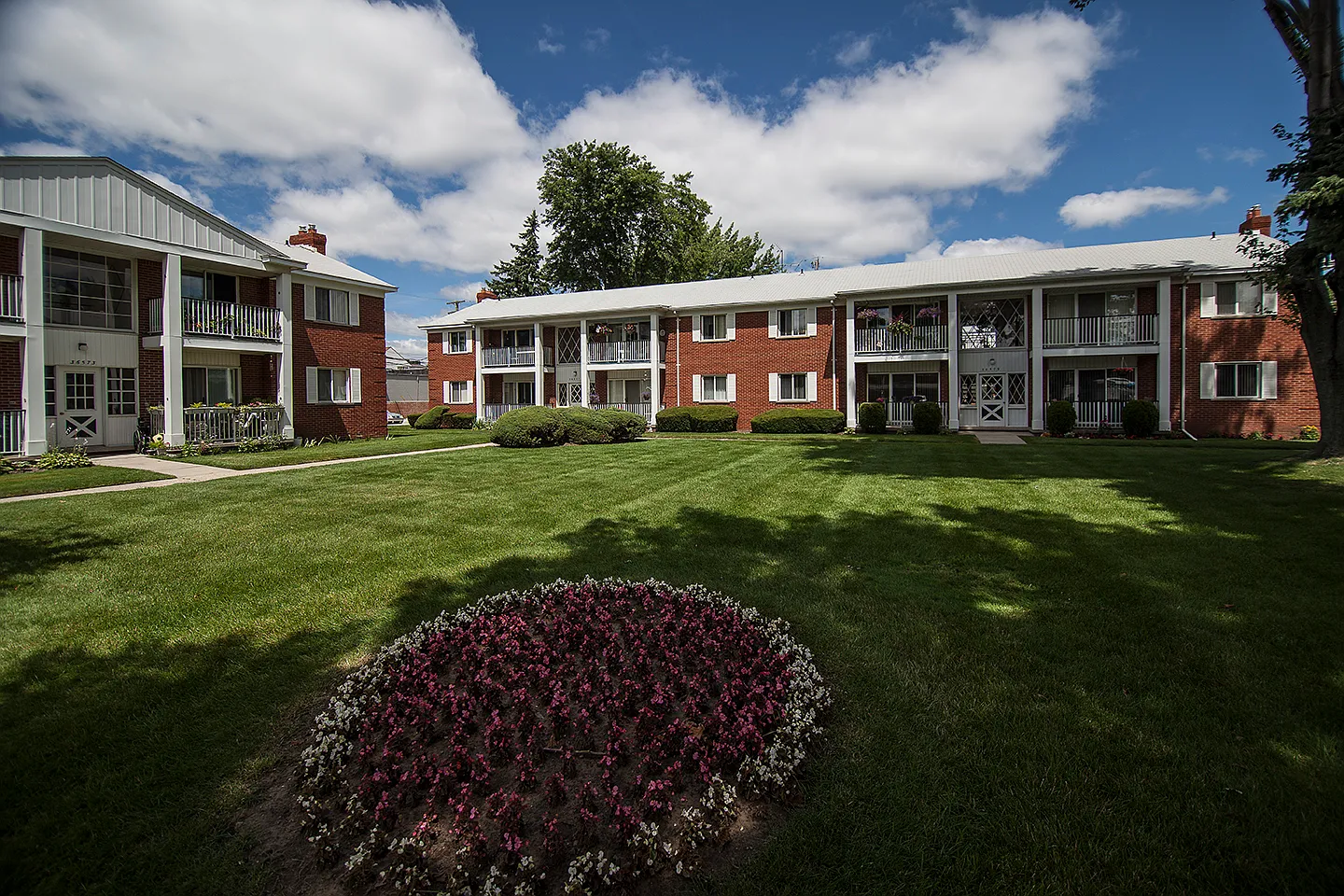 Holiday Center Apartments — Photo 4