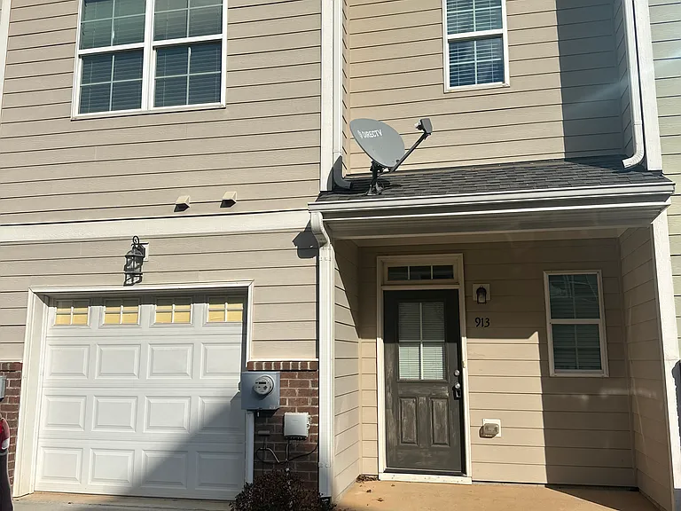 913 Townes Park St — Photo 1