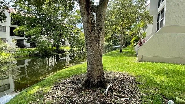 100 Lakeview Dr — Photo 2