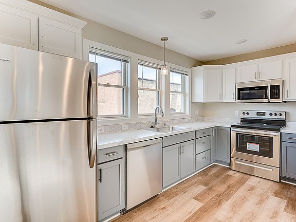 5th image of 152 Dale St N #2