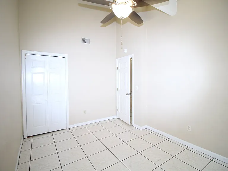 907 N 77th Ave #B — Photo 11