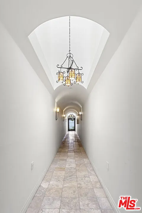 3 bed, 3.0 bath, 1900 sqft, $8,300 — Photo 3