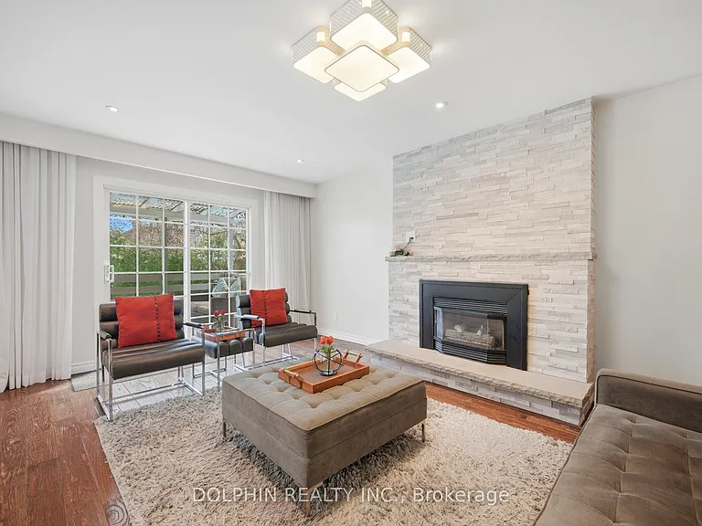 1090 Vanier Dr — Photo 11