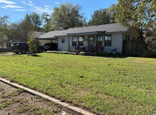 307 Whitehead St, Smithville, TX 78957