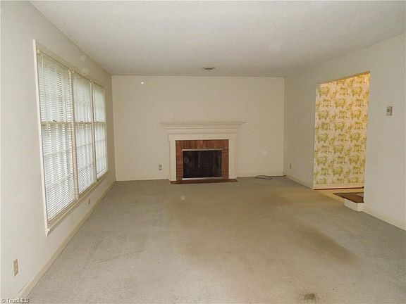 4th image of 2302 Lynwood Dr