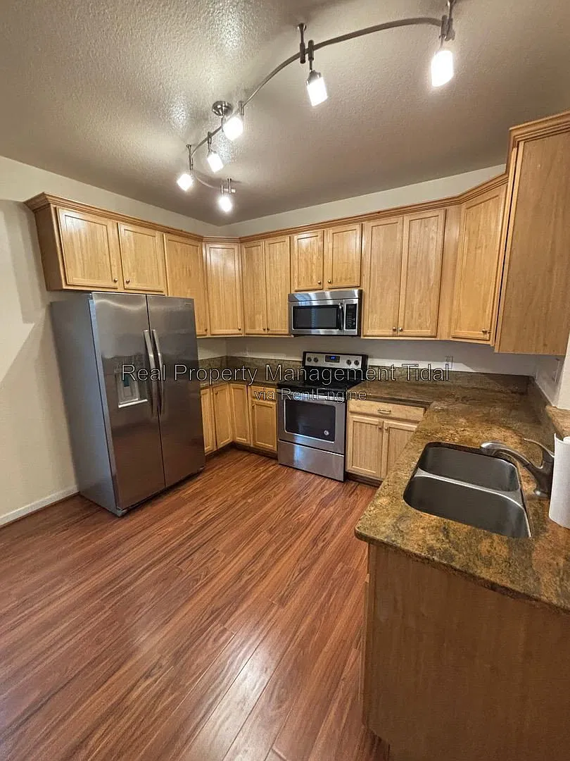 4 bed, 2.5 bath, 1478 sqft, $2,295 — Photo 4