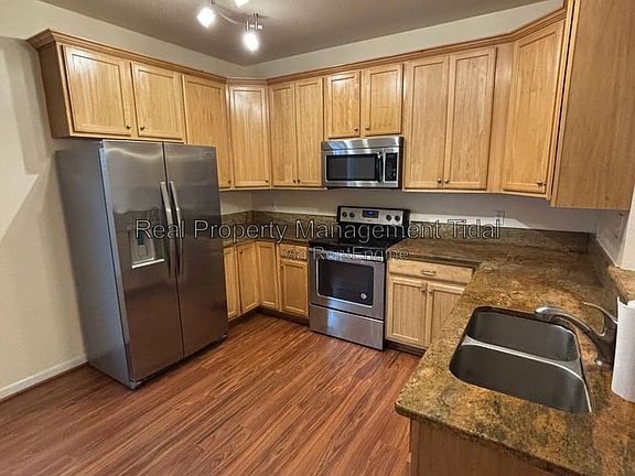 4th image of 1464 Oliver Ave