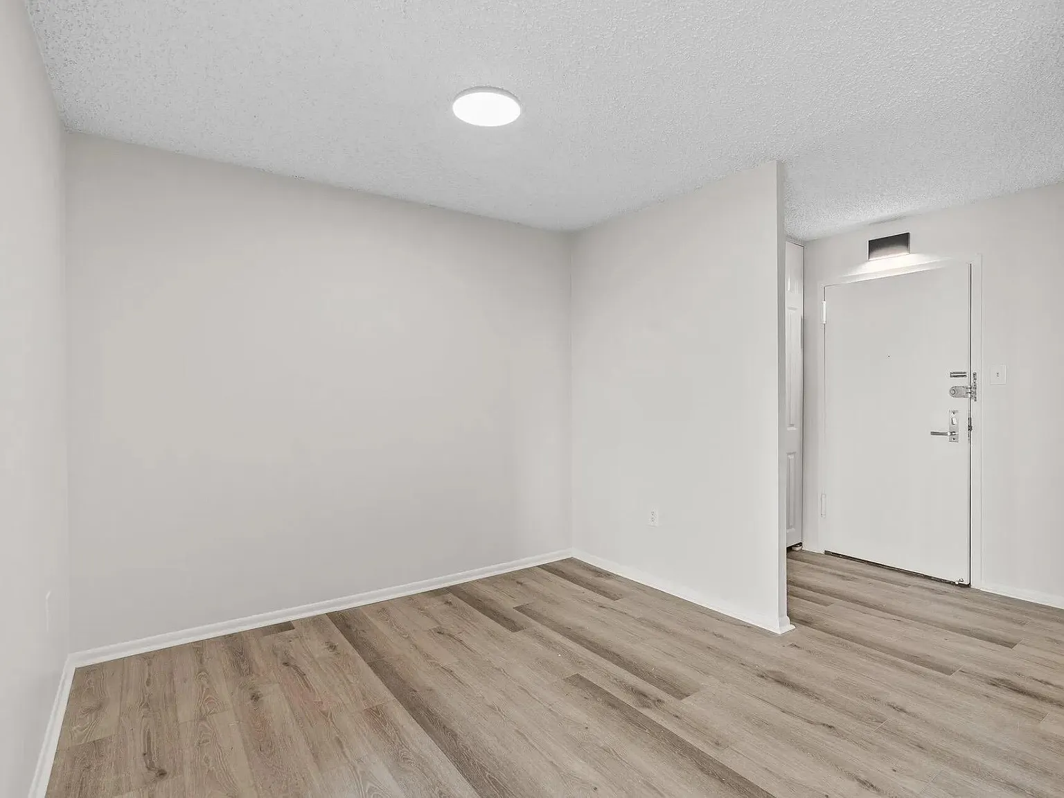 Studio, 497 sqft, $1,756 — Photo 3