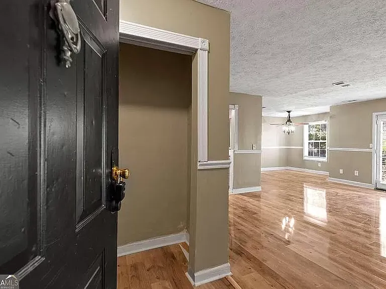 3605 Woodbriar Cir — Photo 2