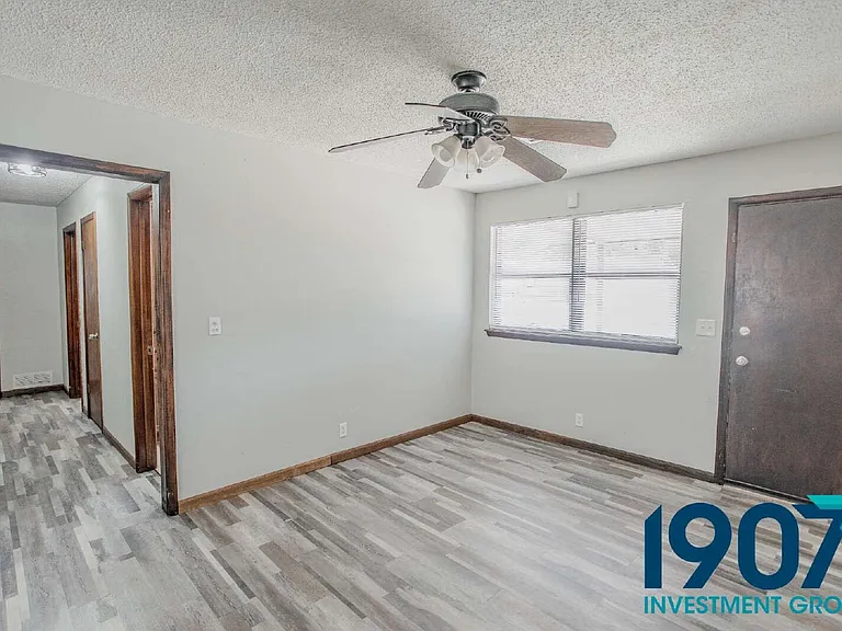 608 N Janeway Ave — Photo 8