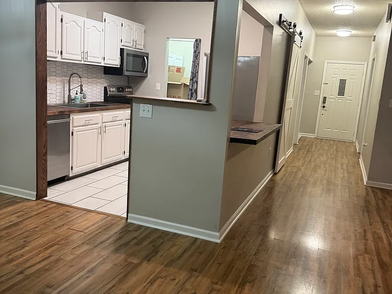 1005 Southwood Dr #6 — Photo 8