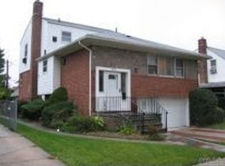 5839 230th St, Oakland Gardens, NY 11364