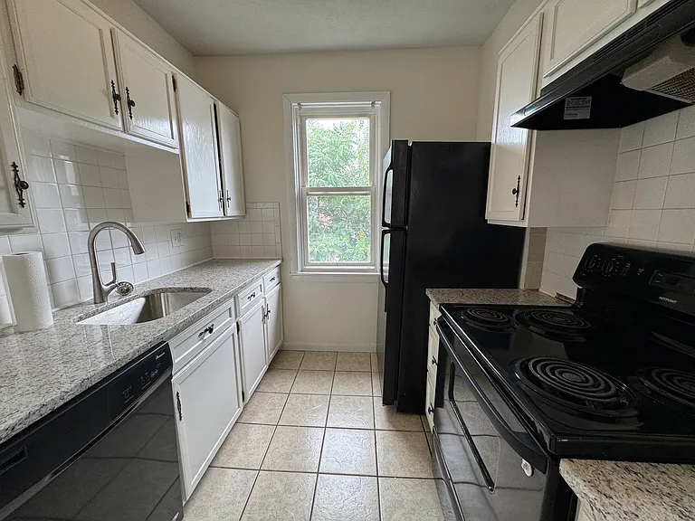 158 Vinton St — Photo 12