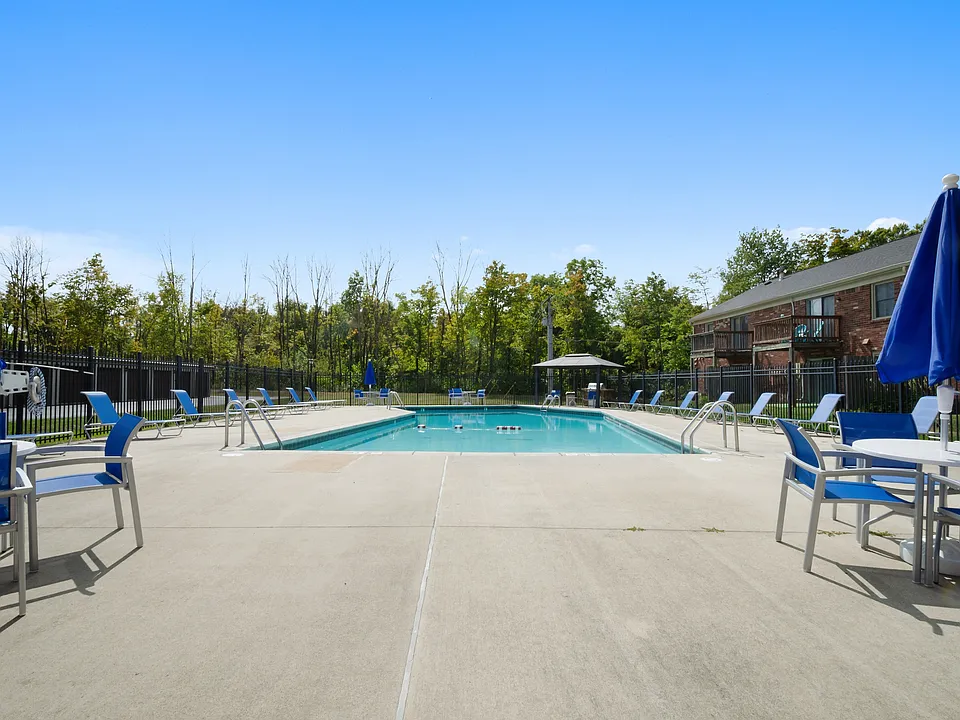Pool & Sundeck