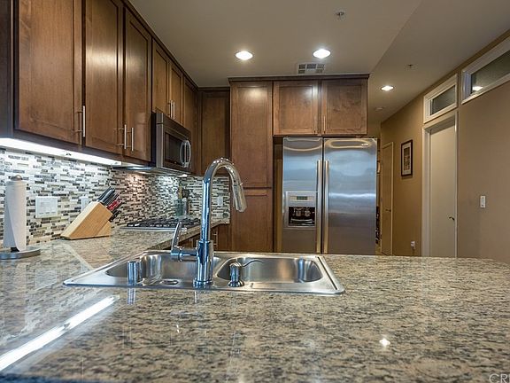 5th image of 21301 Erwin St Unit 440