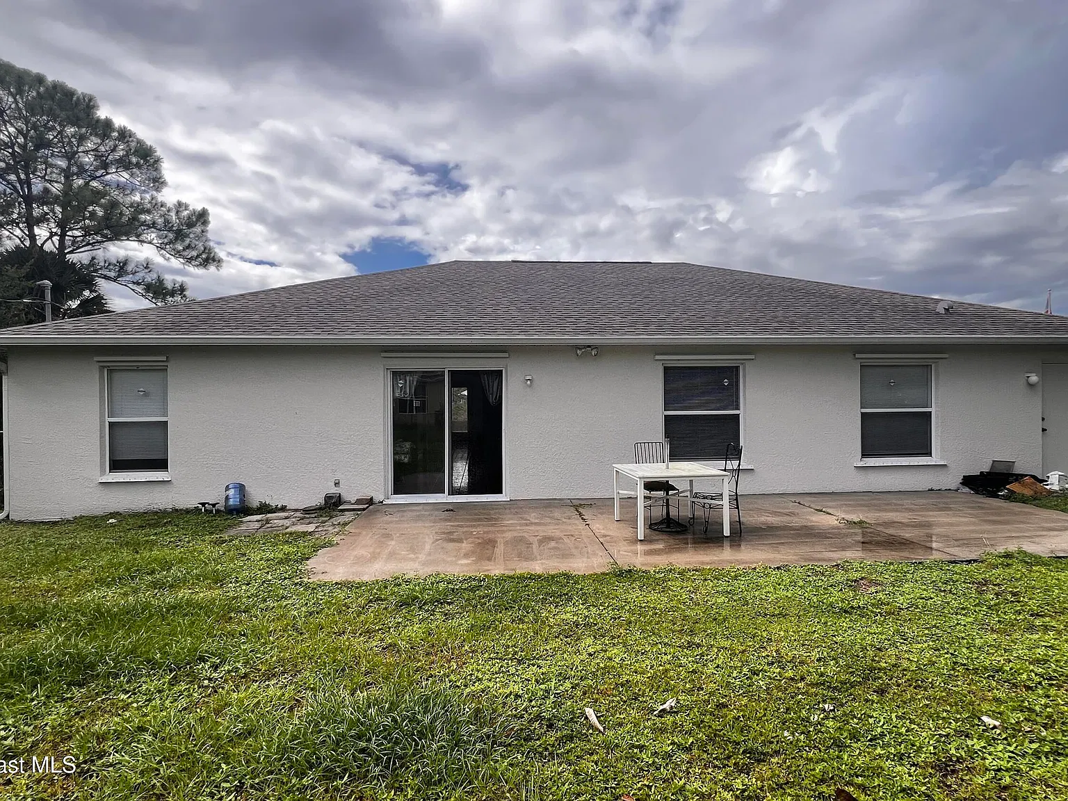 3 bed, 2.0 bath, 2020 sqft, $1,895 — Photo 1