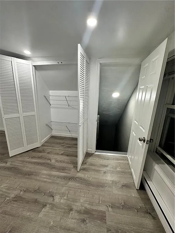 3 bed, 1.0 bath, 1100 sqft, $2,200 — Photo 3