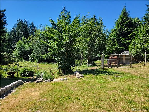 Divided into pastures with individual gates there is plenty of room for your favorite livestock.