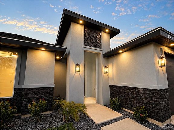 2nd image of 3003 E Sabinal Ave