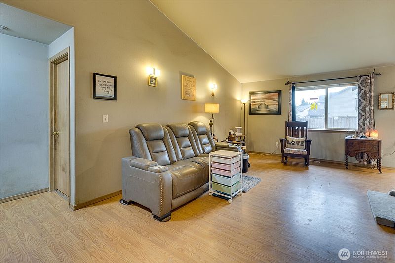 3rd image of 19223 Vista Drive