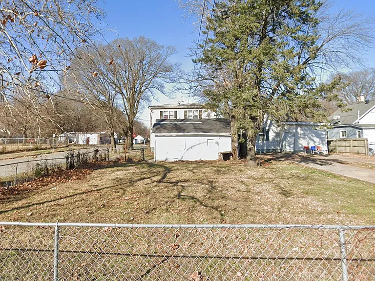 1305 E Locust St #B — Photo 3