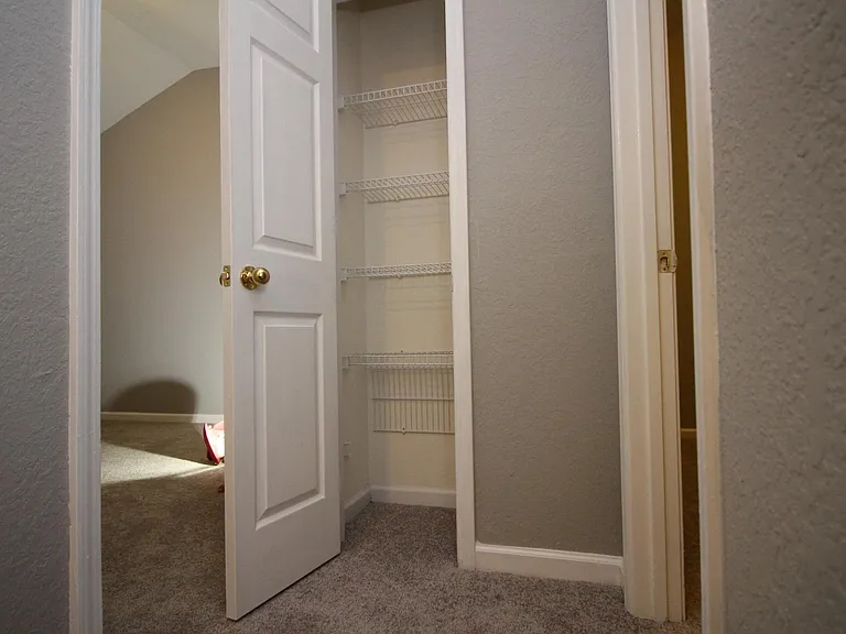 394 Brookview Dr — Photo 14
