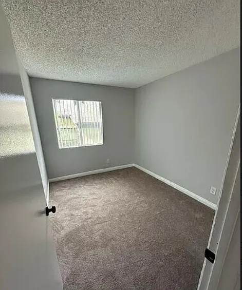 1247 N June St — Photo 11