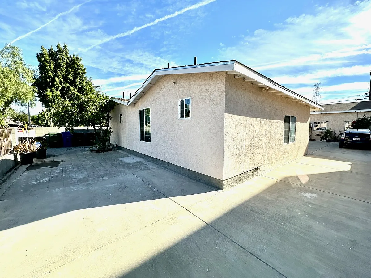 Building Photo - 6636 Camellia Ave #1