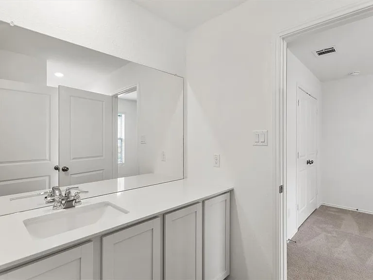 104 Donnington Dr — Photo 18