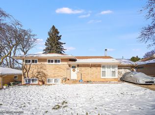 113 April Ln, North Aurora, IL 60542