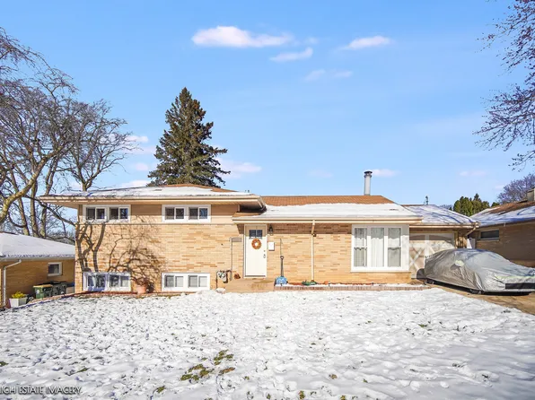 113 April Ln, North Aurora, IL 60542