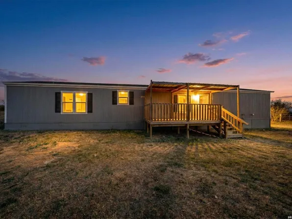 2002 W Ditto, Poteet, TX 78065