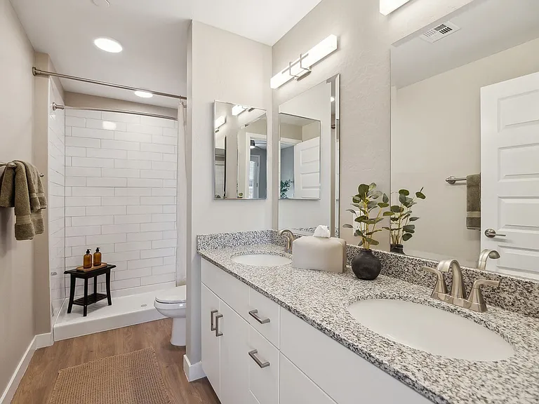 Eagle Ridge Apartment Homes — Photo 20