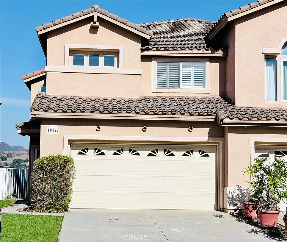 3 bed, 2.5 bath, 1636 sqft, $4,000 — Photo 1
