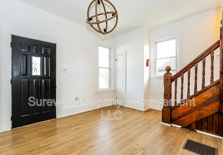 228 Greenwich Ave — Photo 4