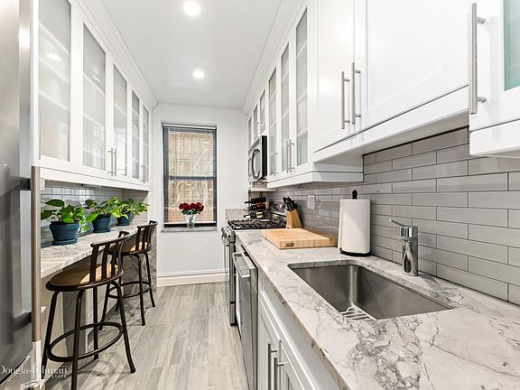 3rd image of 402 E 74th St APT 1B