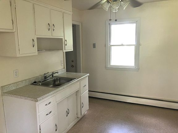 3rd image of 139 Carnegie Ave