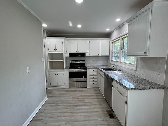 5th image of 10007 Hogan Dr SE