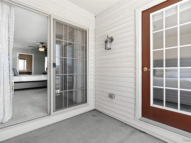 17 N Squirrel Rd — Photo 32