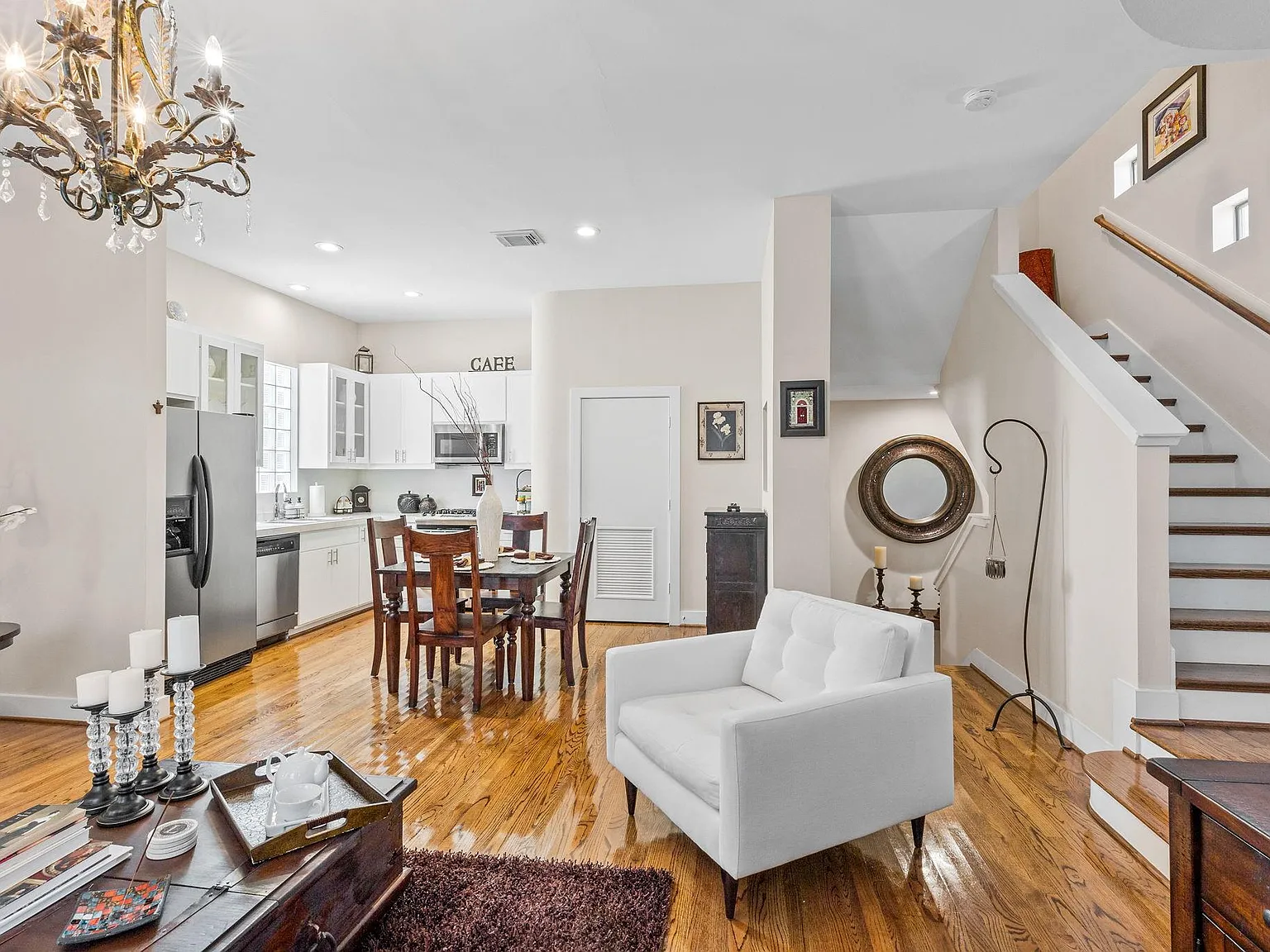 2 bed, 1.5 bath, 1375 sqft, $2,350 — Photo 1
