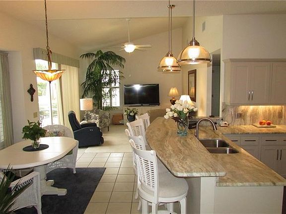 Kitchen / Family Room Combo