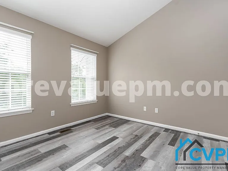 806 Emory Ct — Photo 27