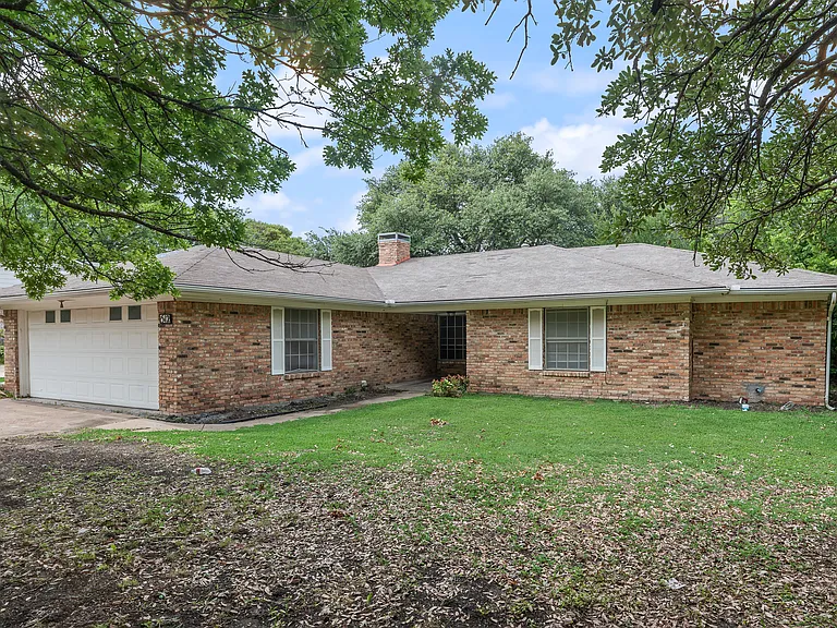 512 E Willow Ln — Photo 3