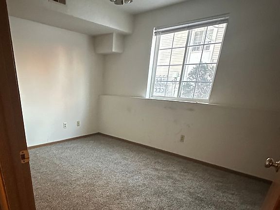 5th image of 404 Peterson St