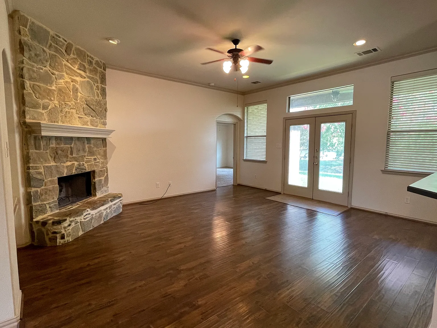 3 bed, 1720 sqft, $2,100 — Photo 4